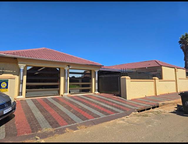 3 BEDROOM HOUSE FOR SALE IN SILUMA VIEW